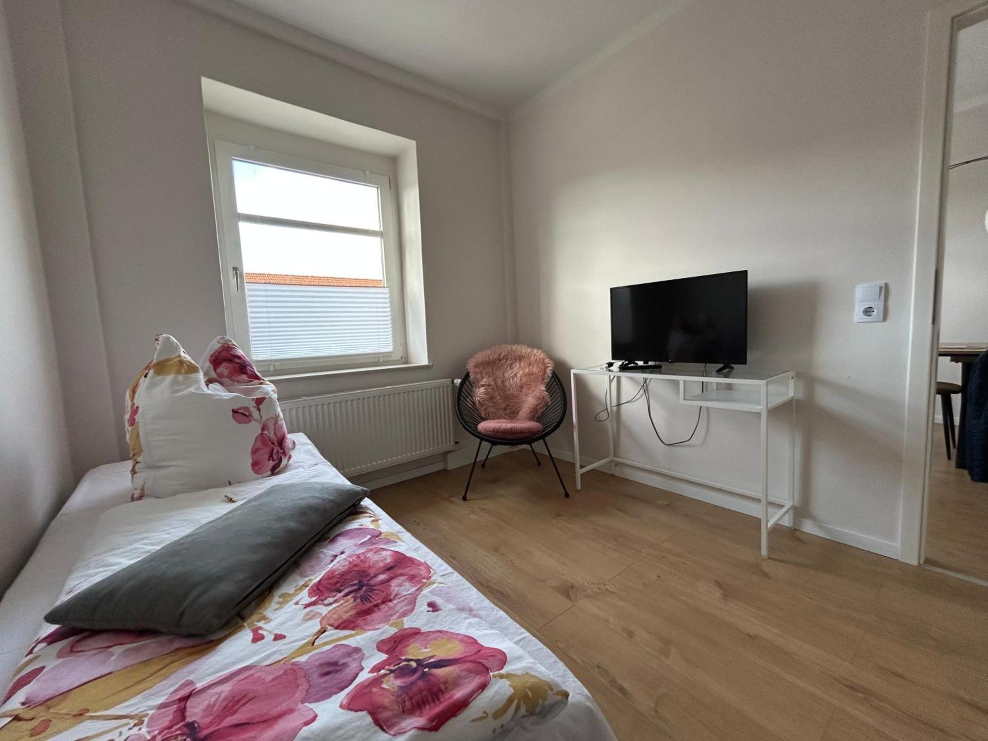 Schoene Neue 4 Zimmer Wohnung Mit Sued-Balkon Bis 8 Personen Naumbourg Extérieur photo